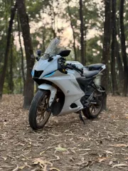 YAMAHA R15 V3